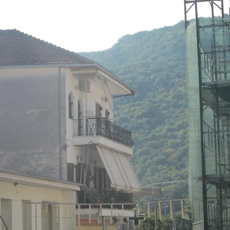 One ~ Fits Апартаменты Mouzaki