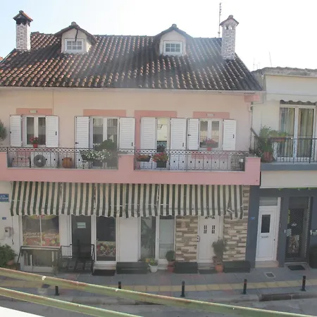 One ~ Fits Апартаменты *