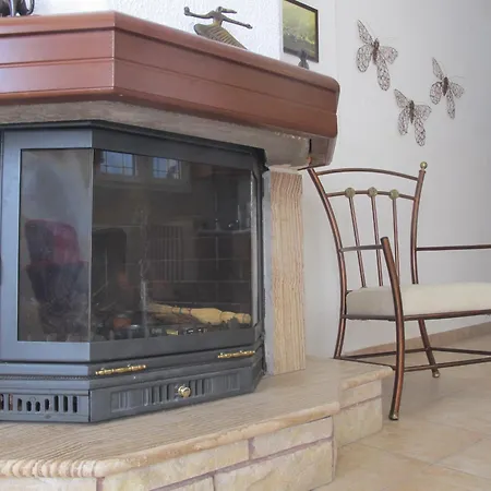 One ~ Fits Апартаменты Mouzaki