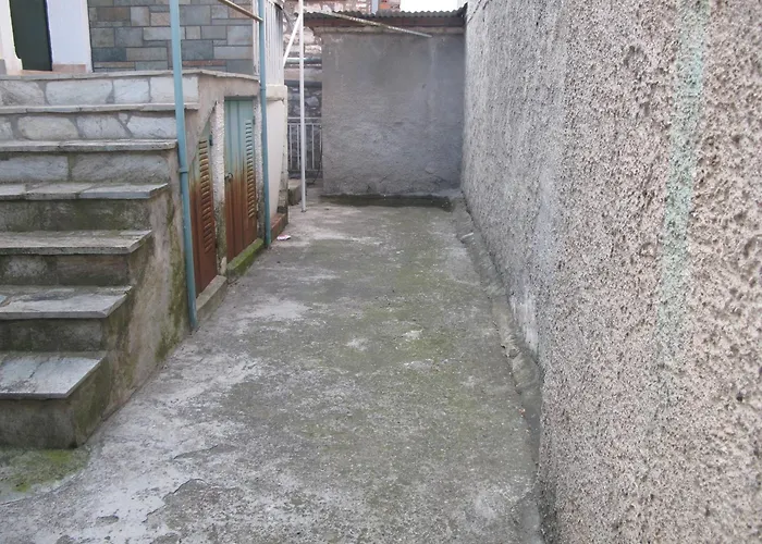 One ~ Fits Lägenhet Mouzaki